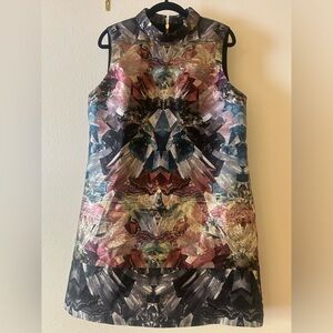 Stunning Ted Baker London geometric sheath dress w/ metallic gold threads (TB5)